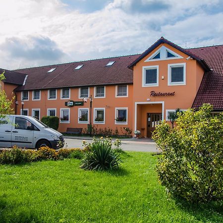 Hotel U Jezera Velky Osek Exterior foto