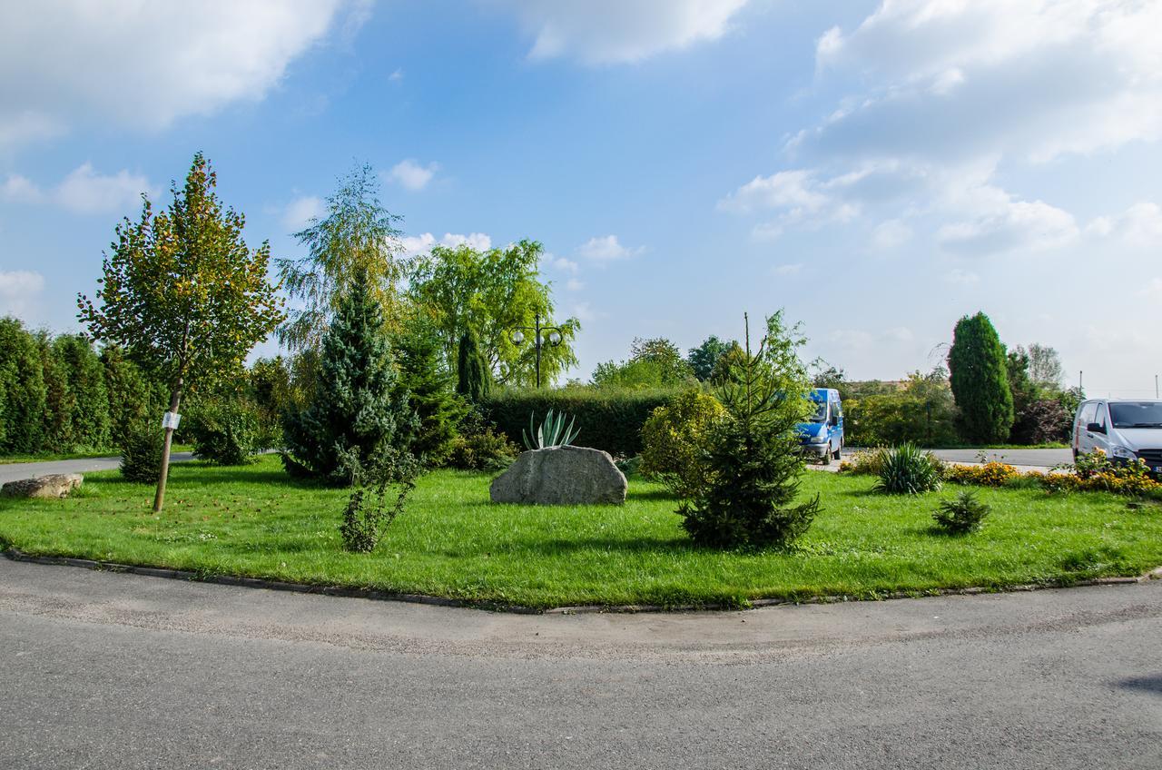 Hotel U Jezera Velky Osek Exterior foto