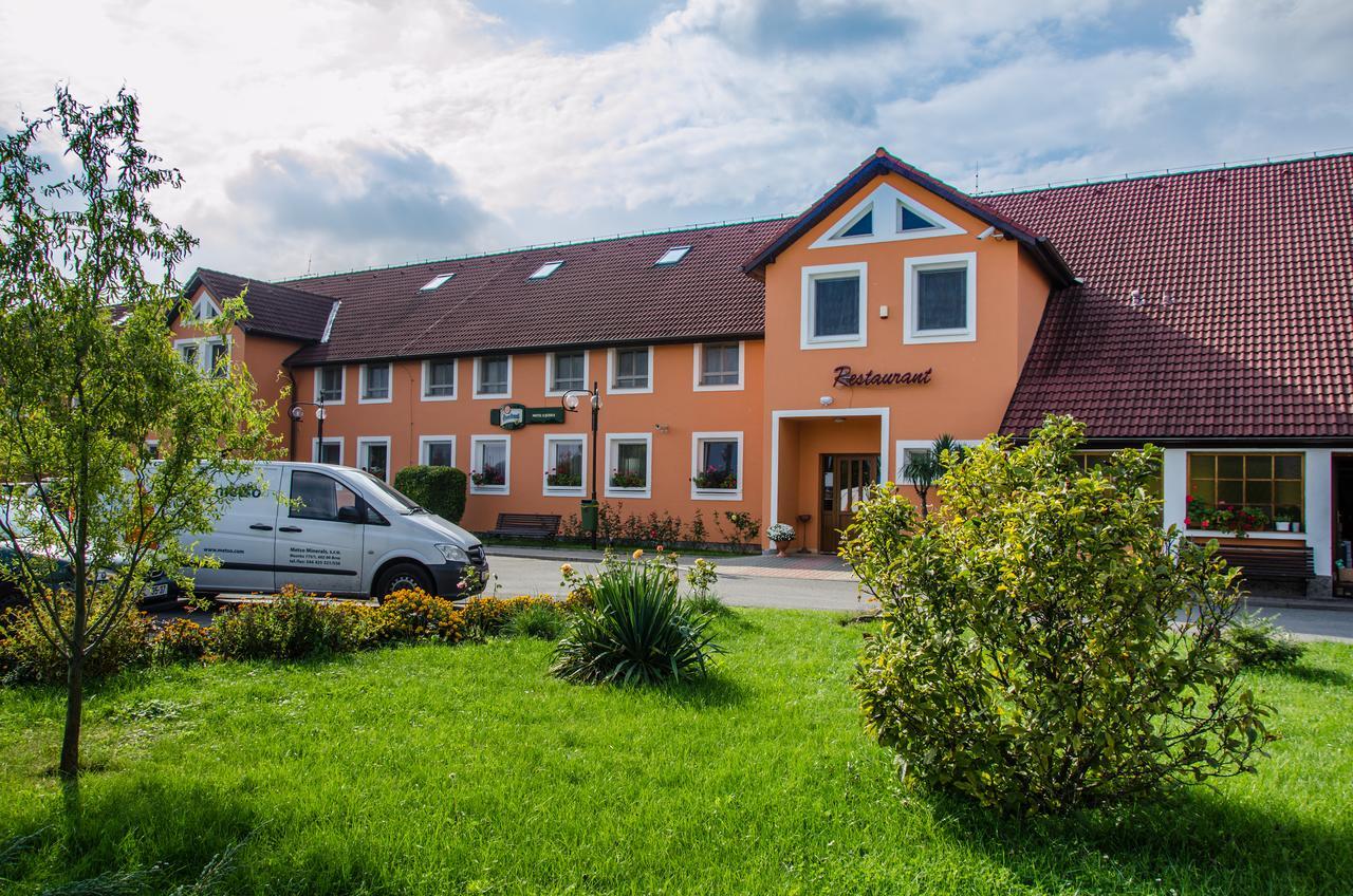 Hotel U Jezera Velky Osek Exterior foto