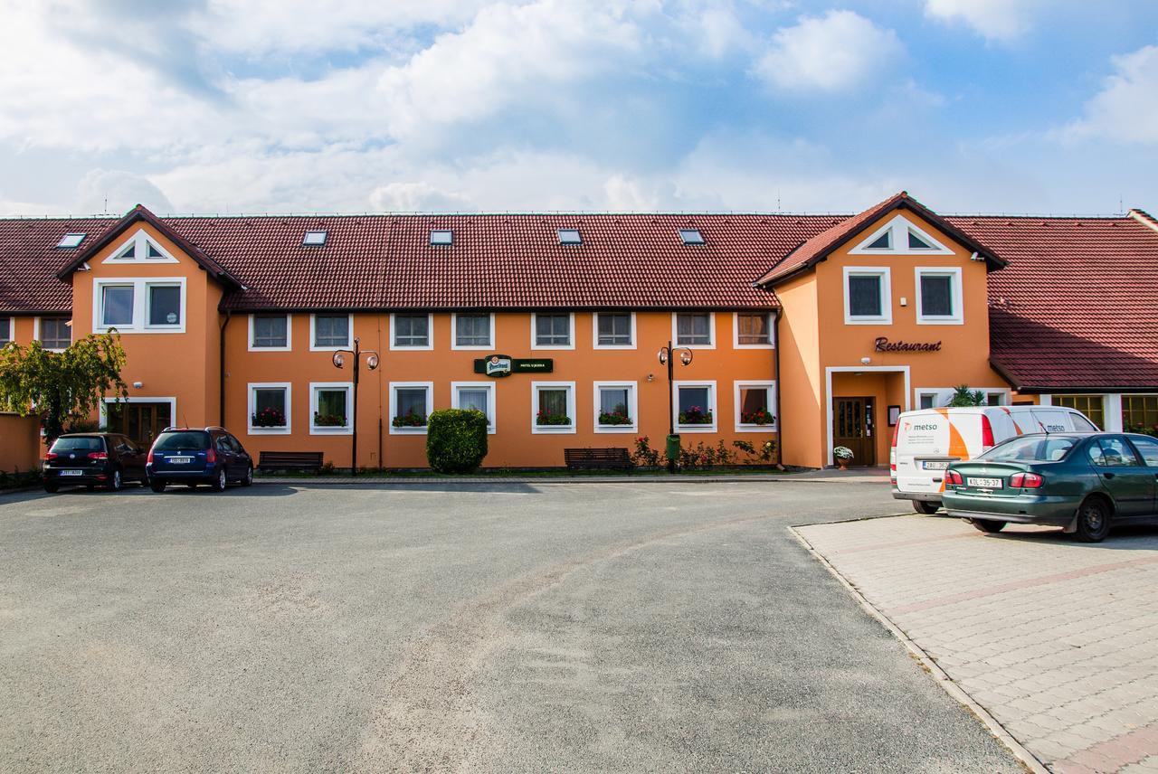 Hotel U Jezera Velky Osek Exterior foto