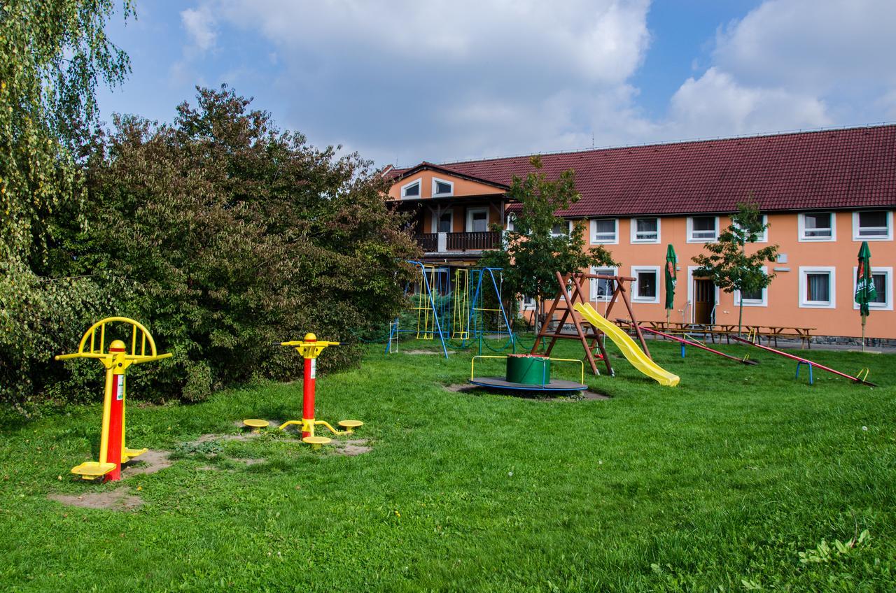 Hotel U Jezera Velky Osek Exterior foto